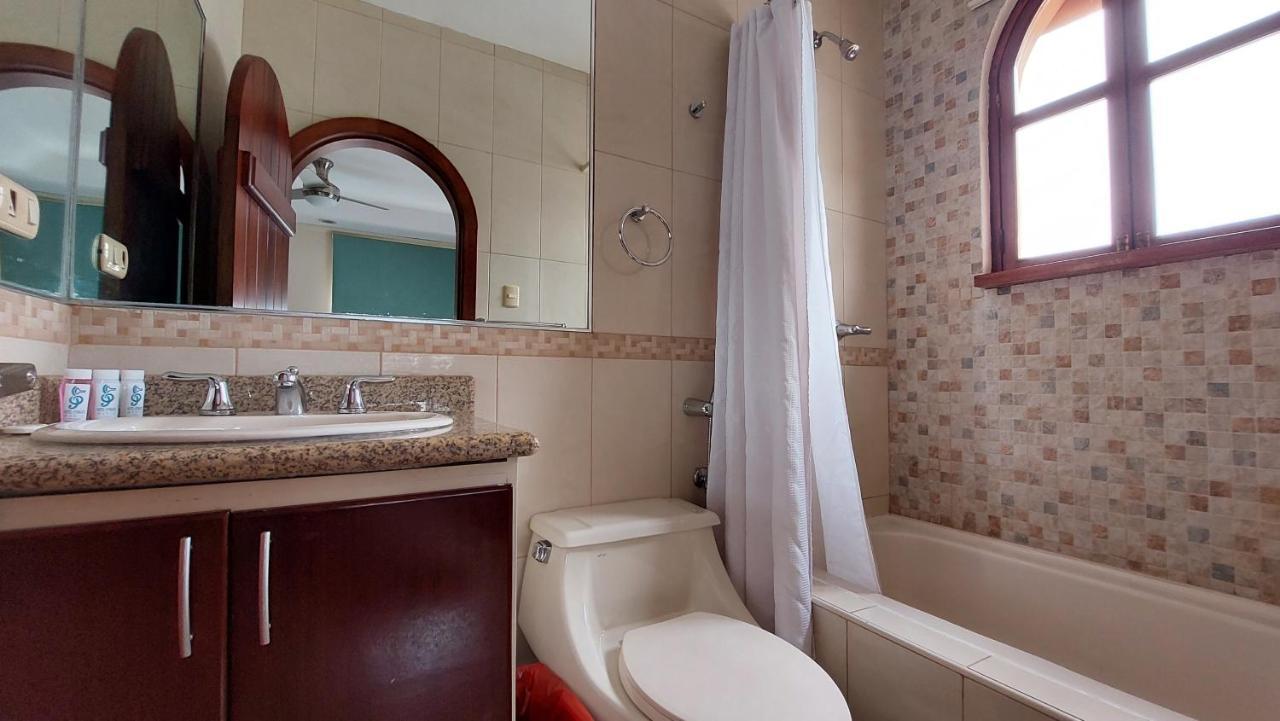 Hotel Voyager Manta Eksteriør billede